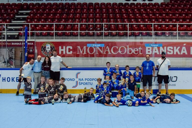 Naši mladí hokejbalisti sa zúčastnili hokejbalovej exhibície!